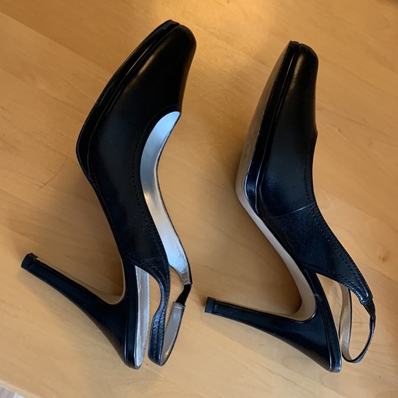 TAHARI black sz 9 sling back heels - Picture 5 of 5